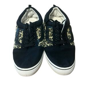 Leopard Print‎ Accent Black Canvas Lace Up Low Top Sneakers Comfortable